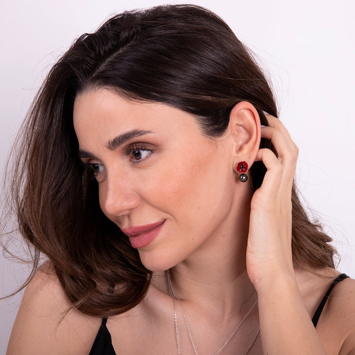 Poppy Earrings With Black Pearl