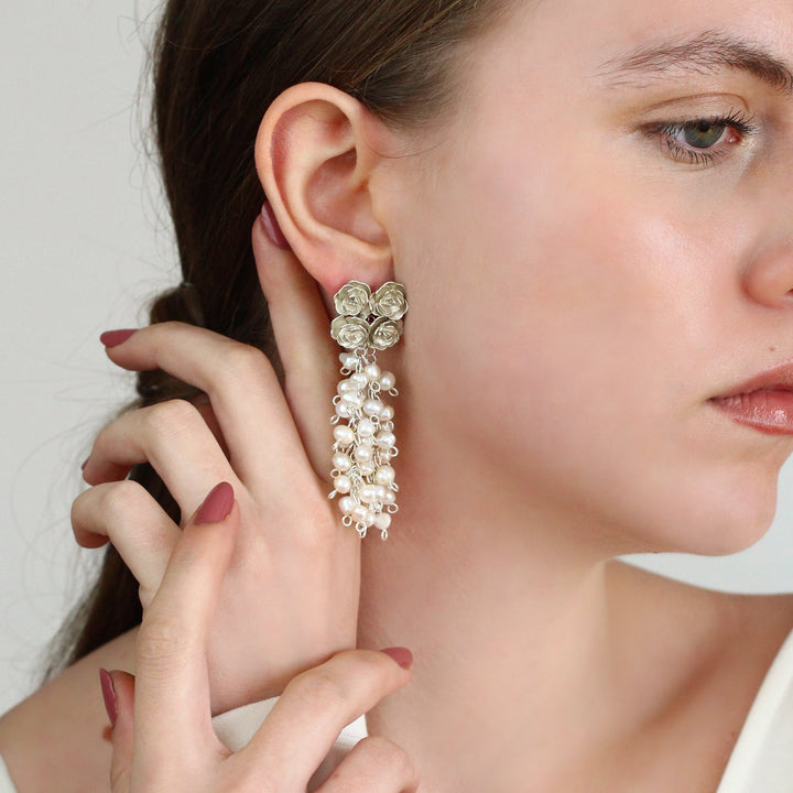 Cluster Pearl Rose Earring
