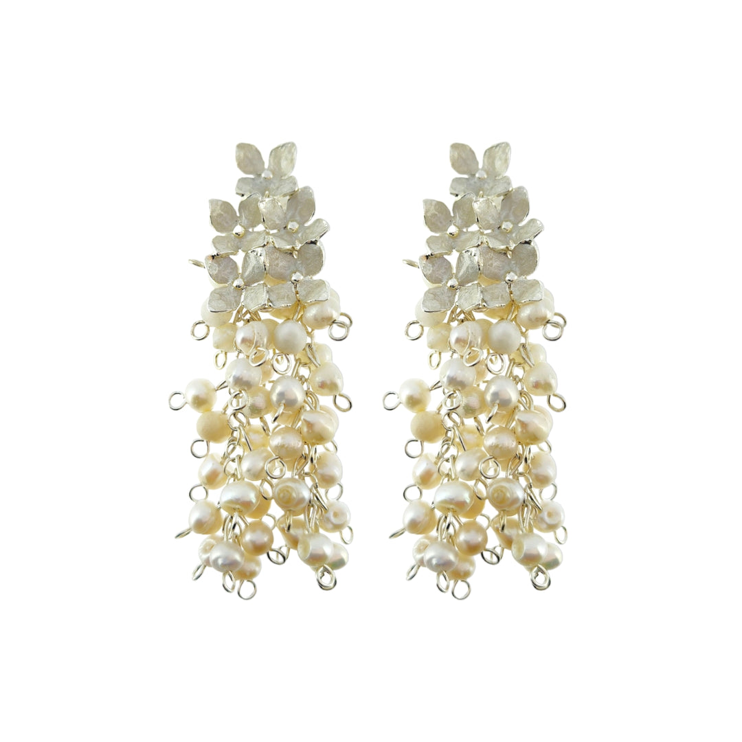 WHITE LILAC EARRINGS WITH CLUSTER PEARLS
