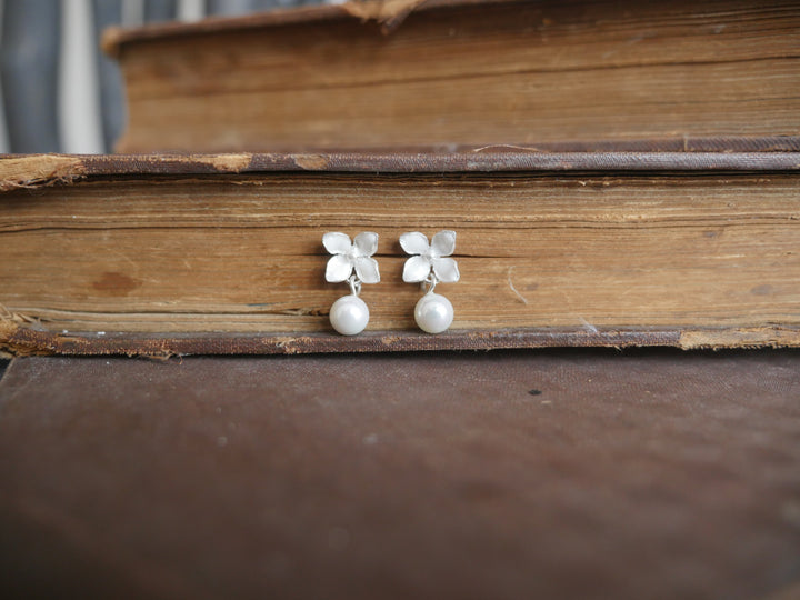 Lilac Earrings with Pearl